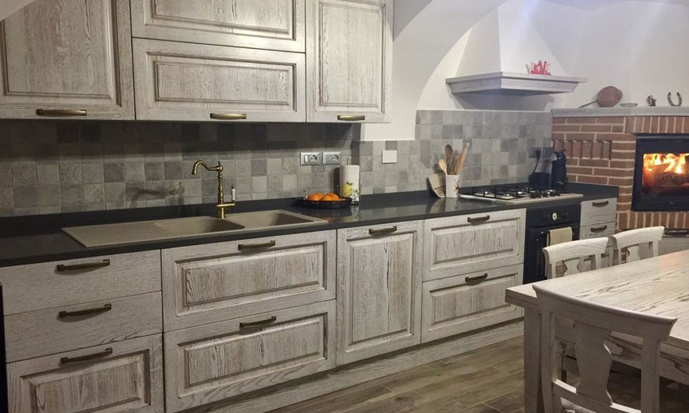 Cucina artigianale rovere laccato patinato