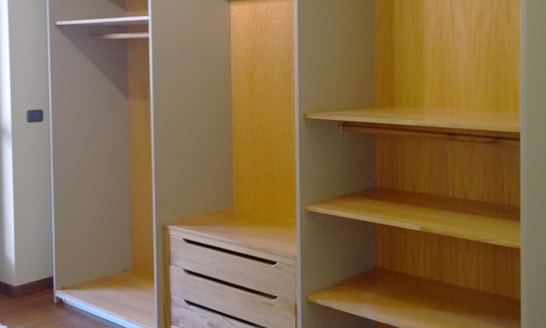 interno di armadio artigianale