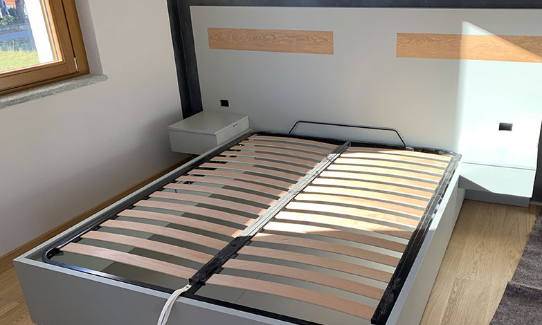 Letto con comodini integrati