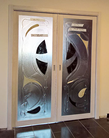 porta scorrevole artigianale in rovere e vetro