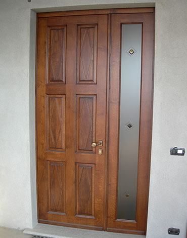 portoncino ingresso in legno e vetro